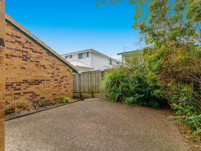 2 / 62 Birdwood Road, Holland Park West