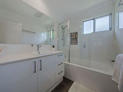 156 Kamarin Street, Manly West