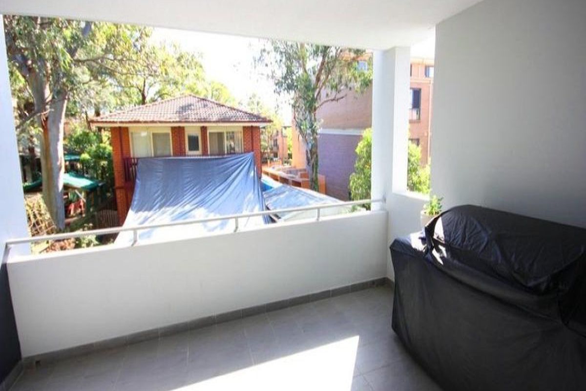 40 Henley Road, Homebush West