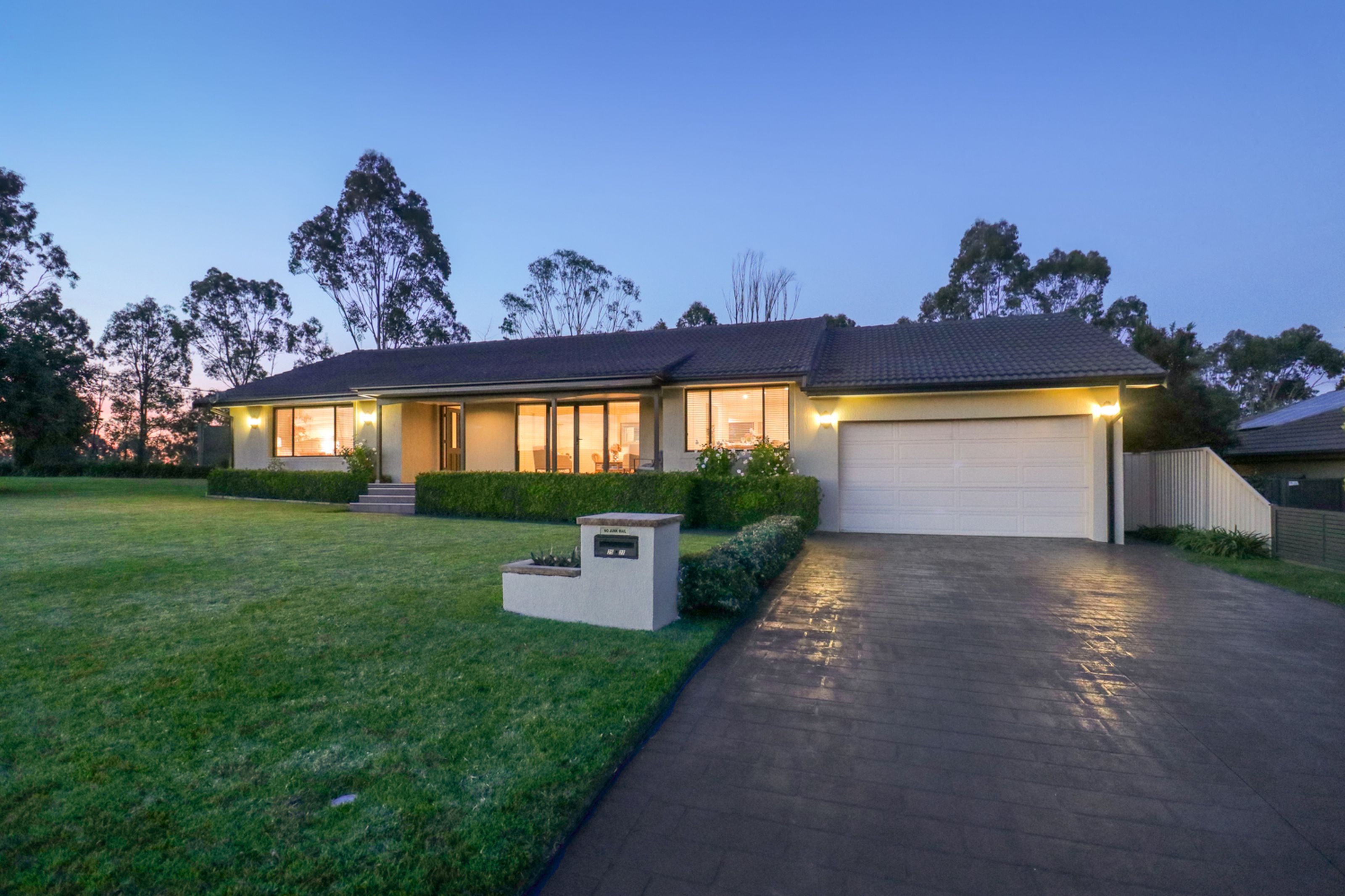 25-27 Knox Street, GLENMORE PARK
