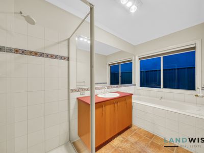 6  EILDON AVENUE, Manor Lakes