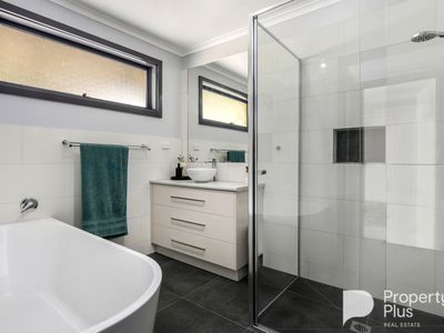 27 Mennens Lane, Harcourt North