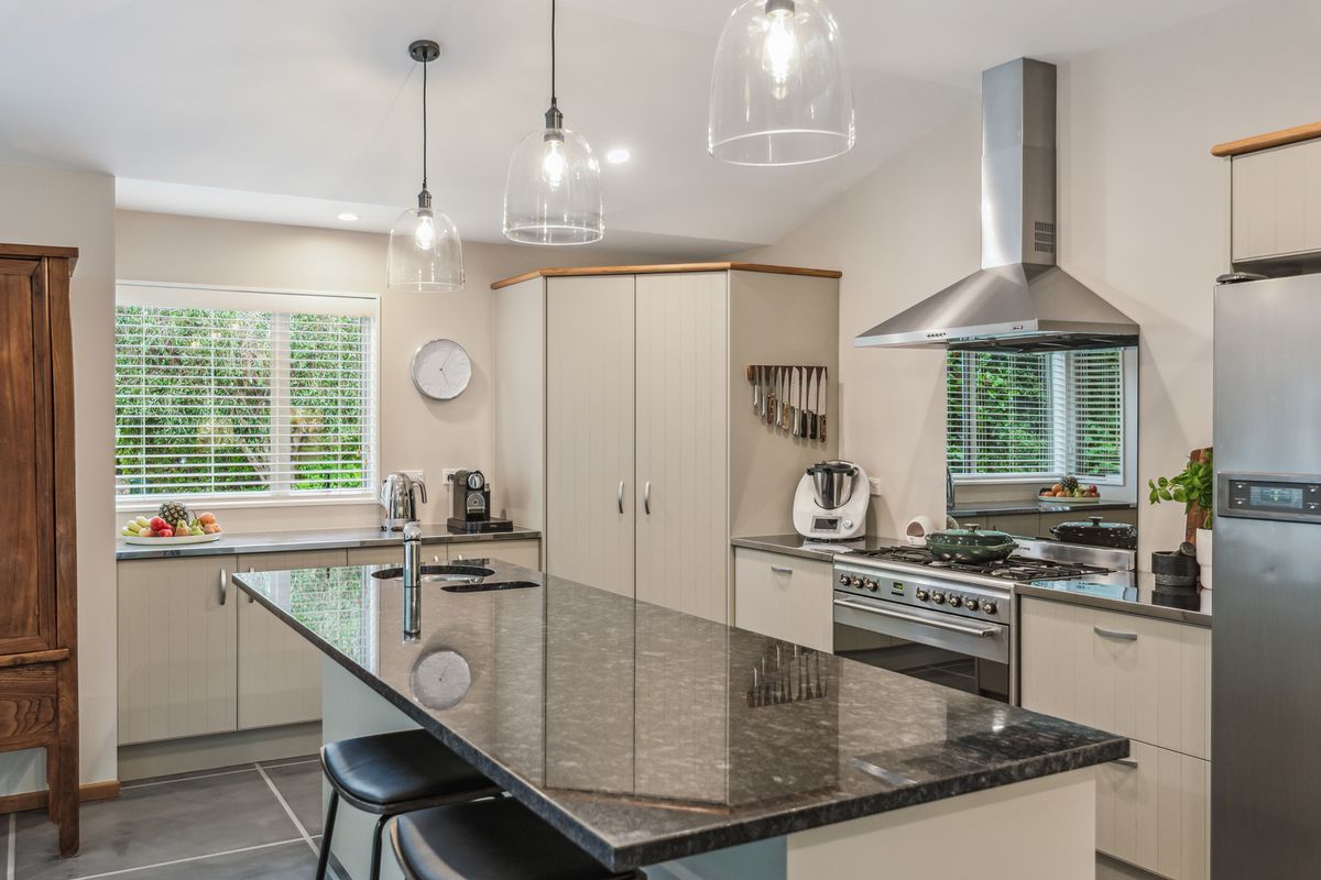 3 Southleigh, Raumati South