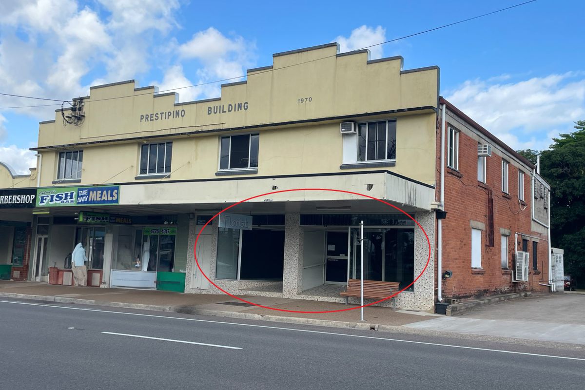 Great Shop with Bruce Highway Frontage