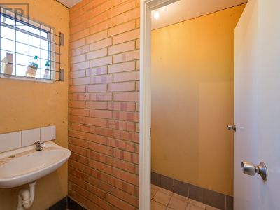 2/235 Barrington Street, Bibra Lake