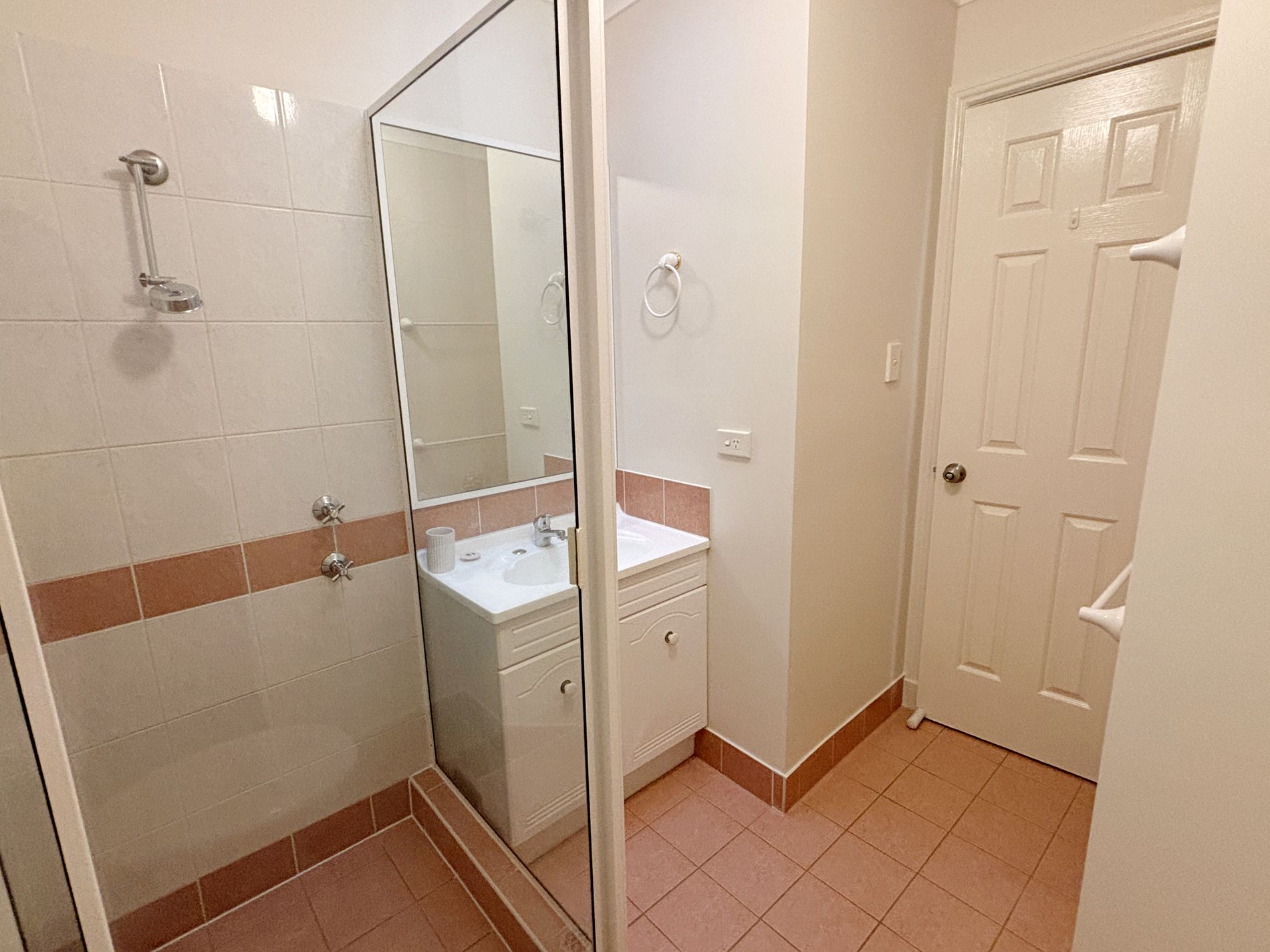 3 / 2 Ochiltree Street, Somerville