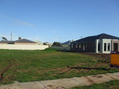 6 Mathew Court, Horsham