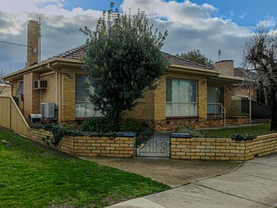 154 MacKenzie Street West, Golden Square