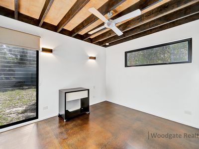 6 WHALE COURT, Woodgate