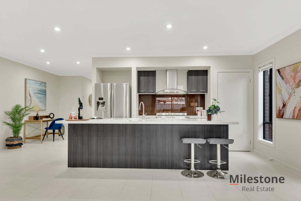 6 Galileo Way, Cranbourne West