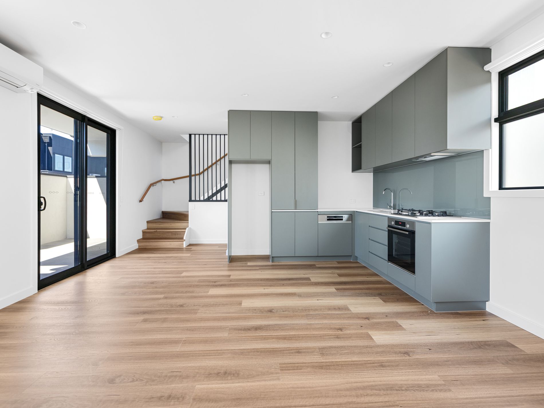 4 / 12 Irvine Crescent, Brunswick West