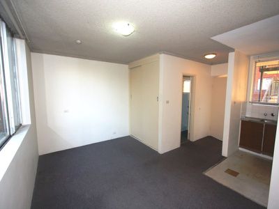 9 / 4 Bank Street, Meadowbank