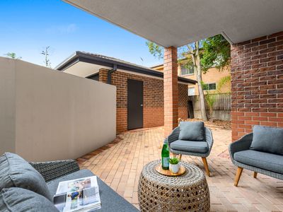 1 / 58 Lisson Grove, Wooloowin