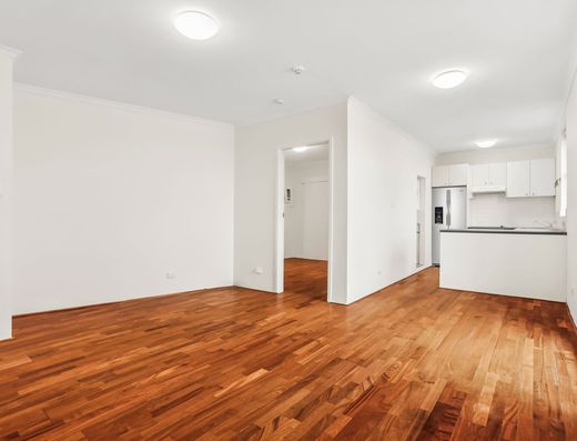 Ideal Beachside Living in Bondi Beach