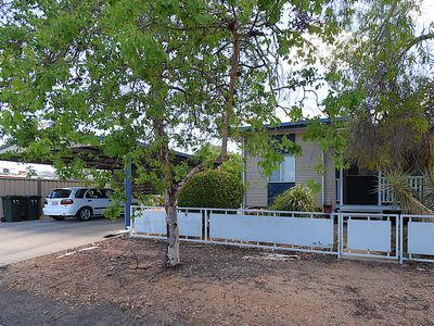 99 CRANE STREET, Longreach