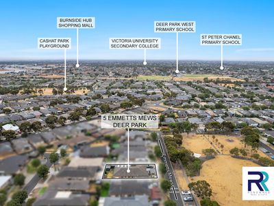 5 EMMETTS MEWS, Deer Park