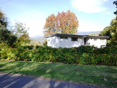 8 Vails Road, Tawonga South