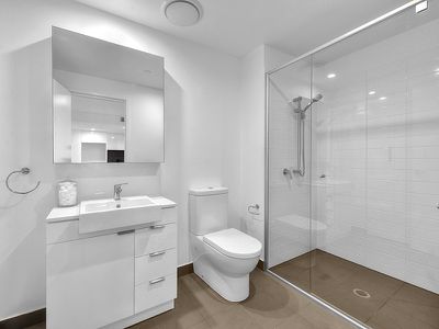 2205 / 10 Trinity Street, Fortitude Valley