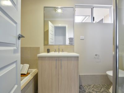 2 / 8 Tali Mews, Karlkurla