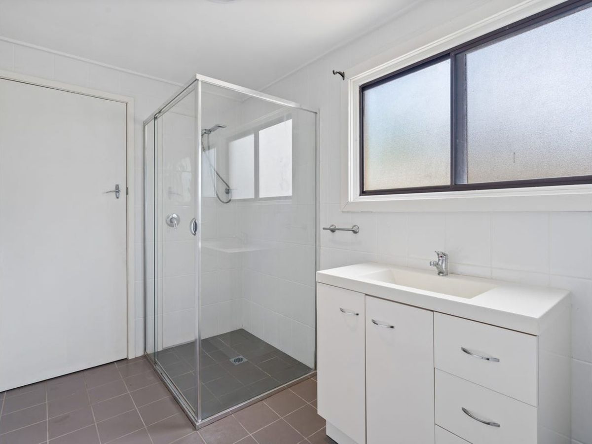 100 Catherine Street, Mannering Park