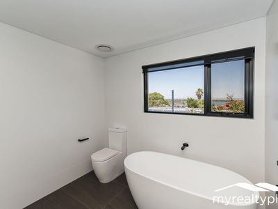 20B Howard Parade, Salter Point