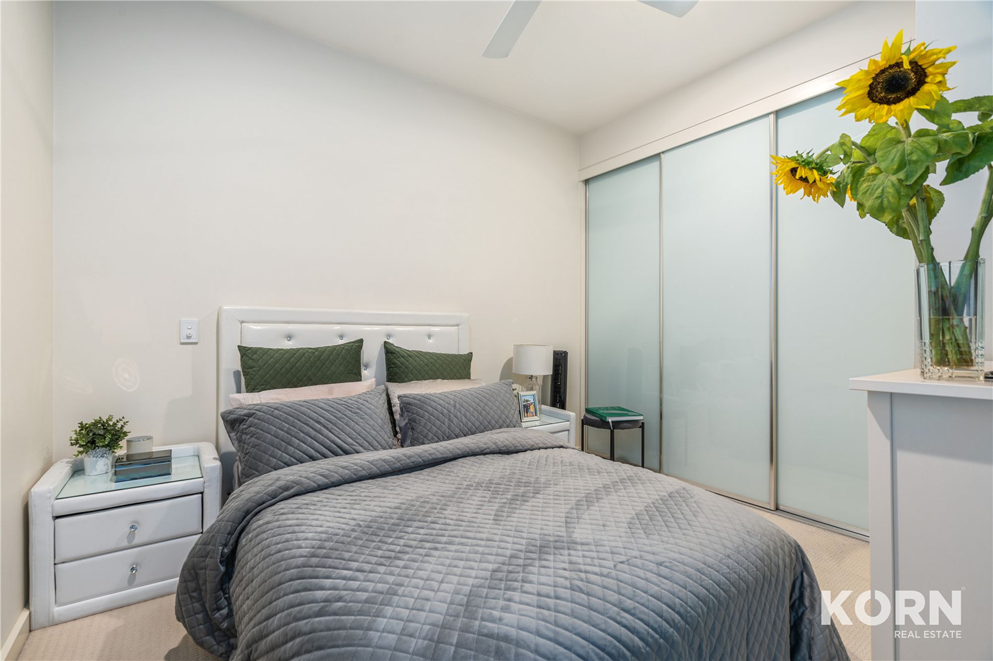 215 / 1-2 Tarni Court, New Port