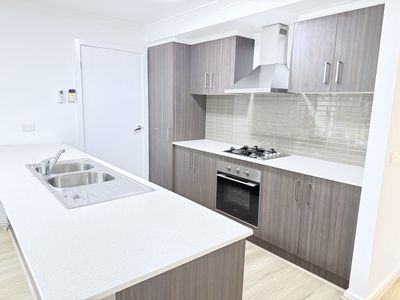 1215 Ison Road, Manor Lakes