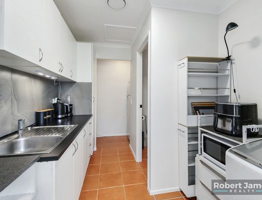 UNIQUE DUAL LIVING AT ITS BEST image 33