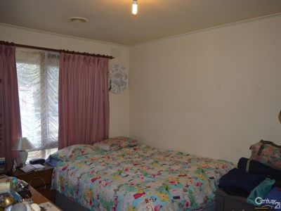 1 / 6 Gray Street, Cranbourne North