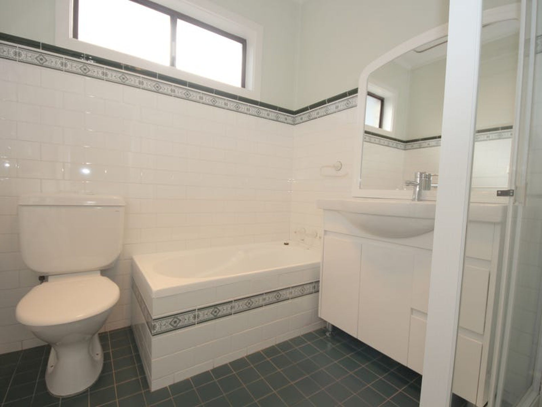 8 Fenwick Avenue, Roselands