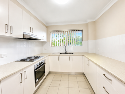 4 / 4 Railway Parade, Westmead