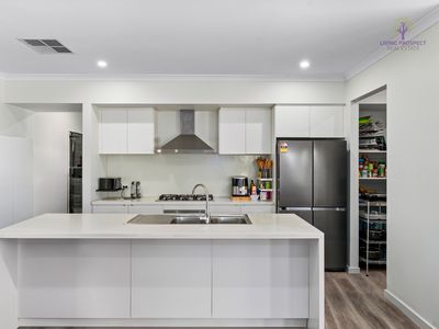 25 Kangaroo Crescent, Aintree