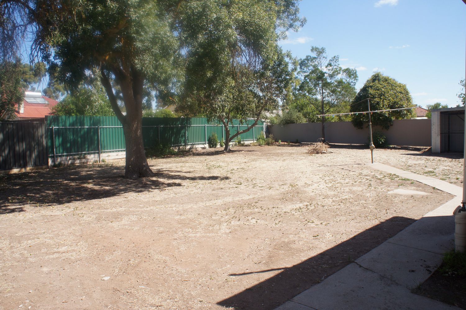 5 SINCLAIR PLACE, Horsham