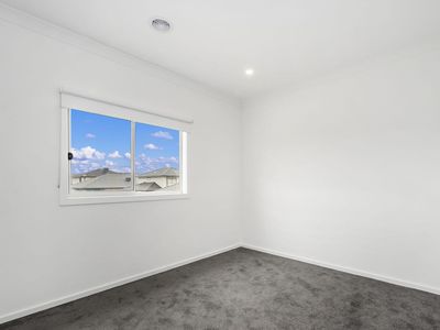 20 Lenigas Crescent, Manor Lakes