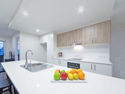 10 / 11 Besham Parade, Wynnum