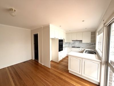 48 Nicholas Grove, Heatherton