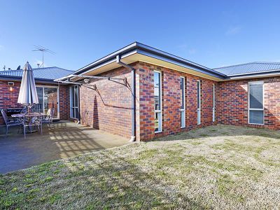 2 / 5 Weddell Road, North Geelong