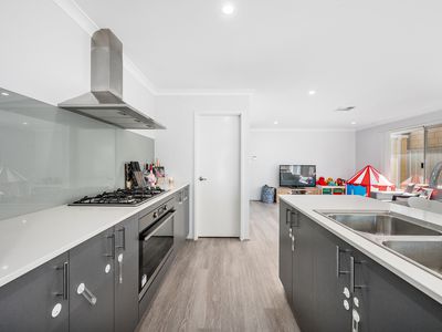 16 Modena Road, Piara Waters