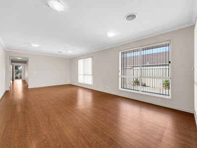 43 Bowral Loop, Craigieburn