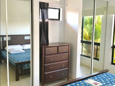 4 / 6 Wright Crescent, Gray