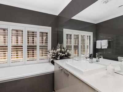 9 Poplar Avenue, Elizabeth Hills