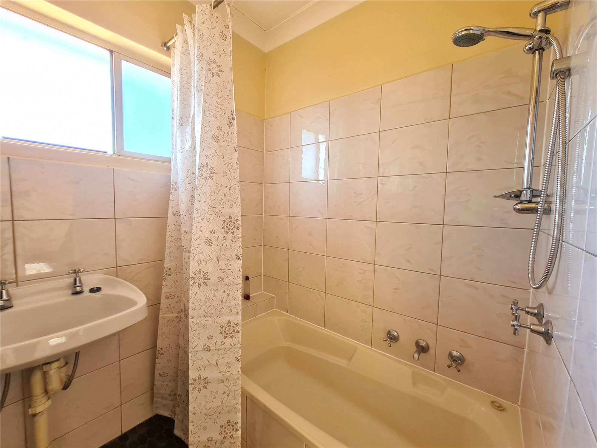 1 / 835 Grand Junction Road, Valley View