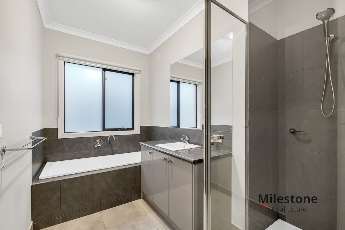 11 Banjo Circuit, Lynbrook