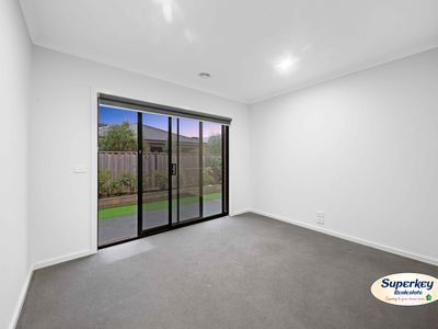 10 Yarlington Road, Tarneit