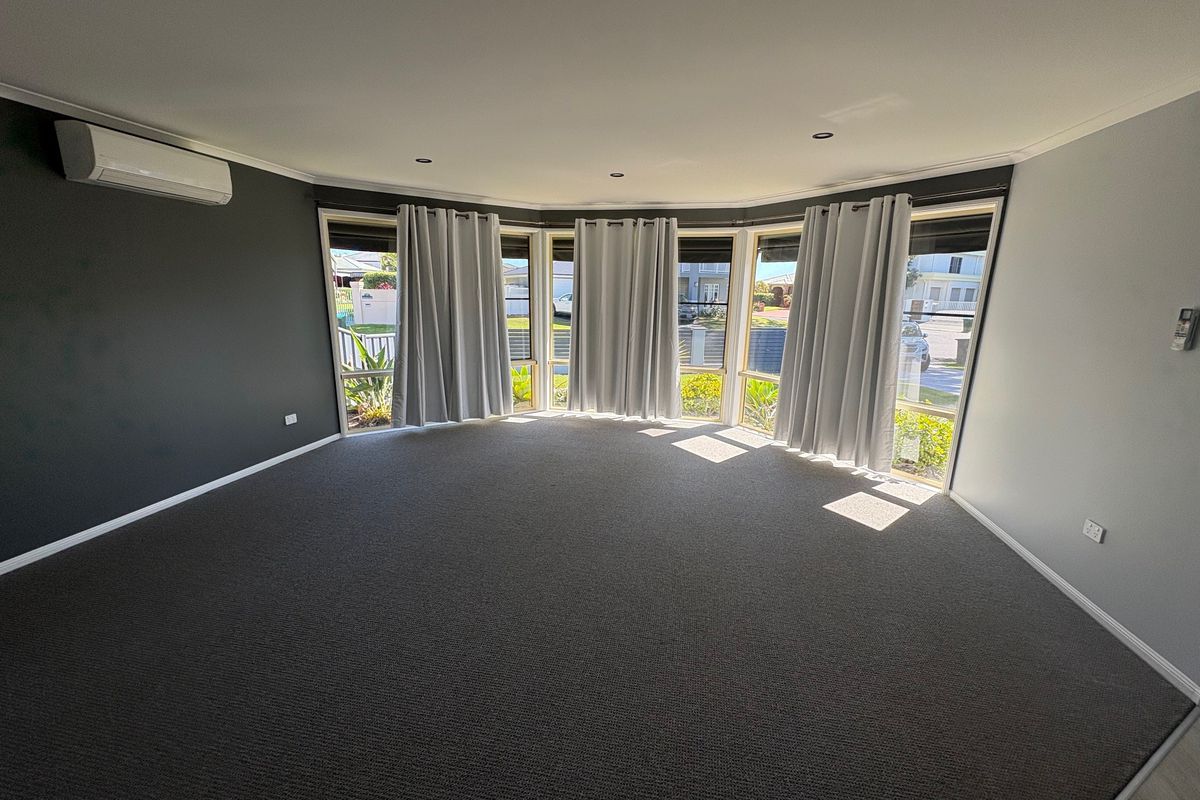4 Edgewater Close, Yamba