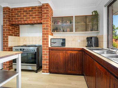 7 De Bernales Street, Hannans