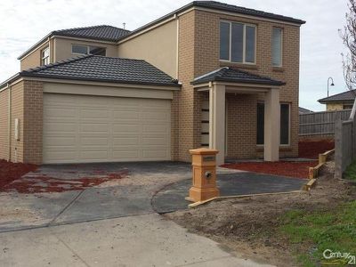 8 Devlin Place, Cranbourne North