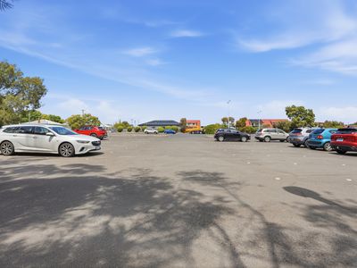 B2 / 75 Newnham Drive, Newnham