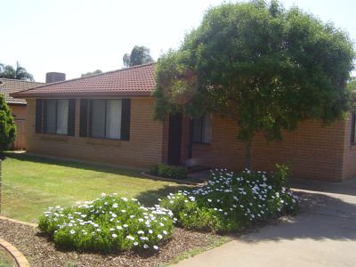 8 Flinders Close, Dubbo