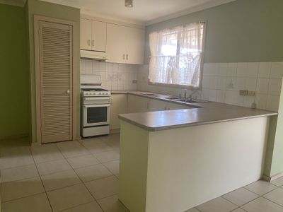 14 St Lawrence Close, Werribee